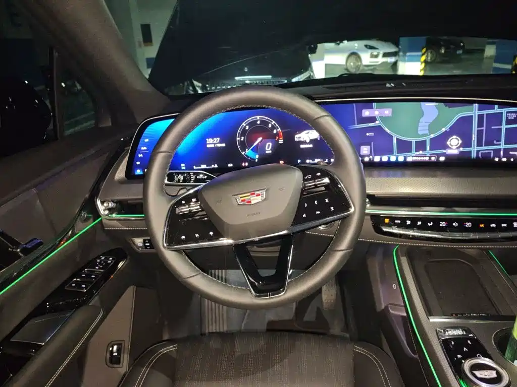 Cadillac XT5 — миниатюра 3