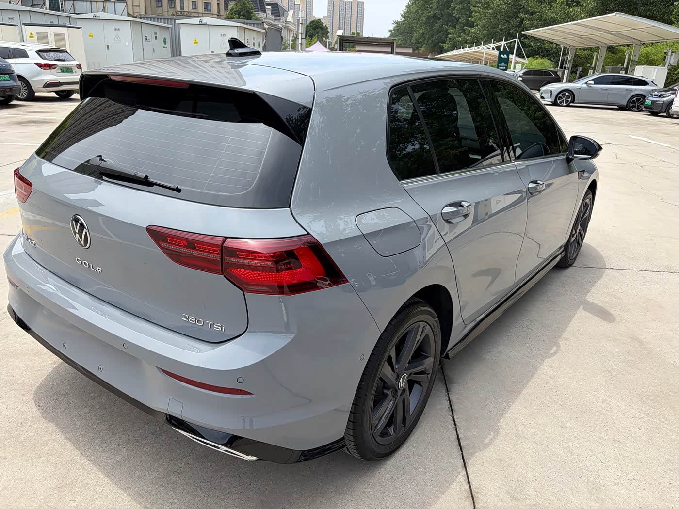 Volkswagen Golf 1.4 л 2023 г. Серебристо-серый, пробег 33000 км