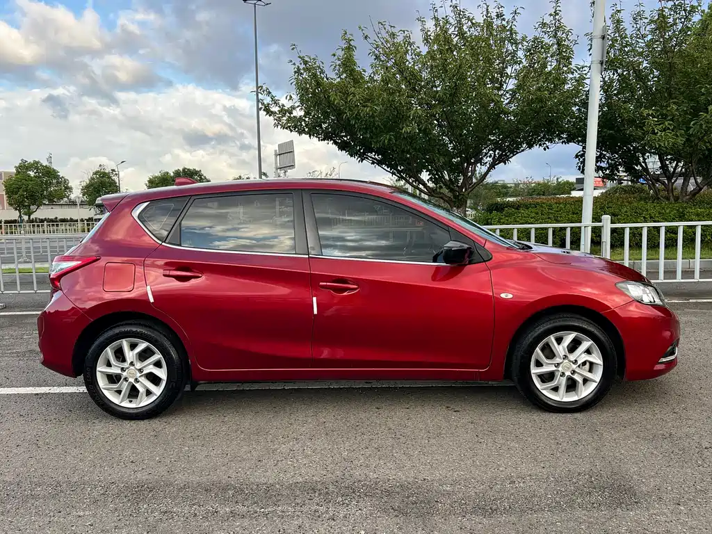 Nissan Tiida — миниатюра 12
