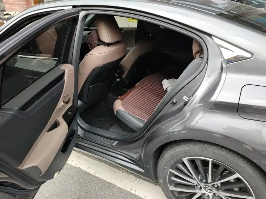 Lexus ES — миниатюра 10