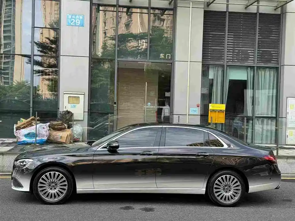 Mercedes-Benz E-Class — миниатюра 3
