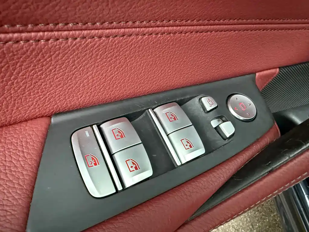 BMW 5 Series — миниатюра 5