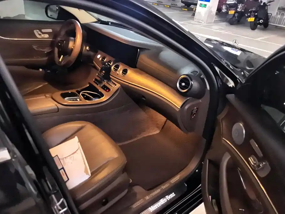 Mercedes-Benz E-Class — миниатюра 8