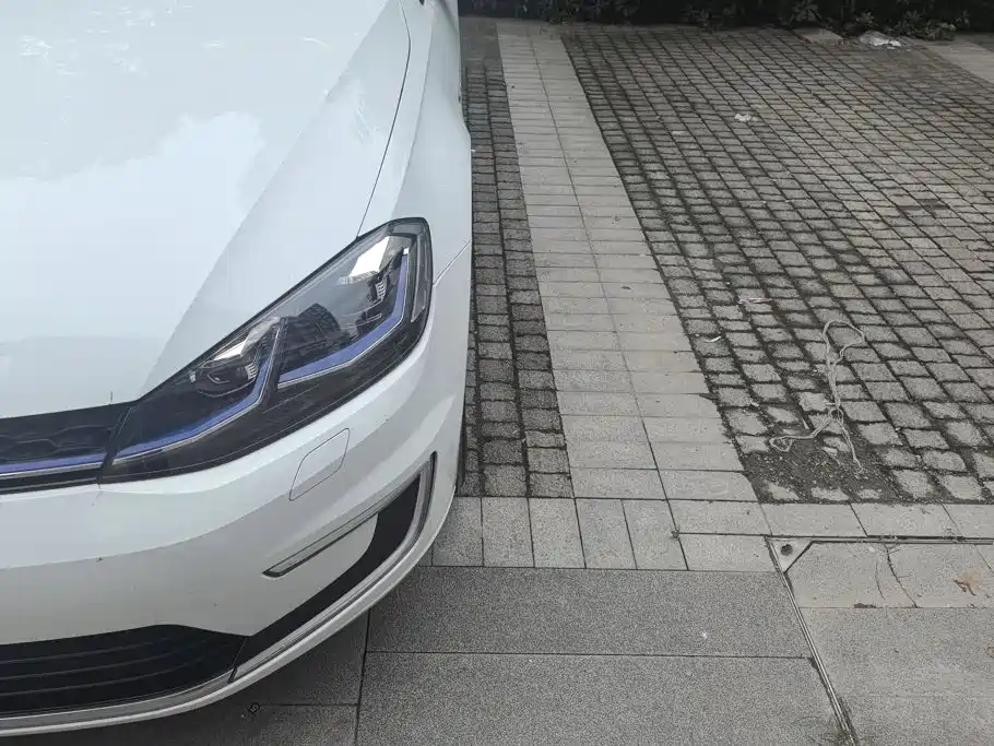 Volkswagen Golf EV — миниатюра 5