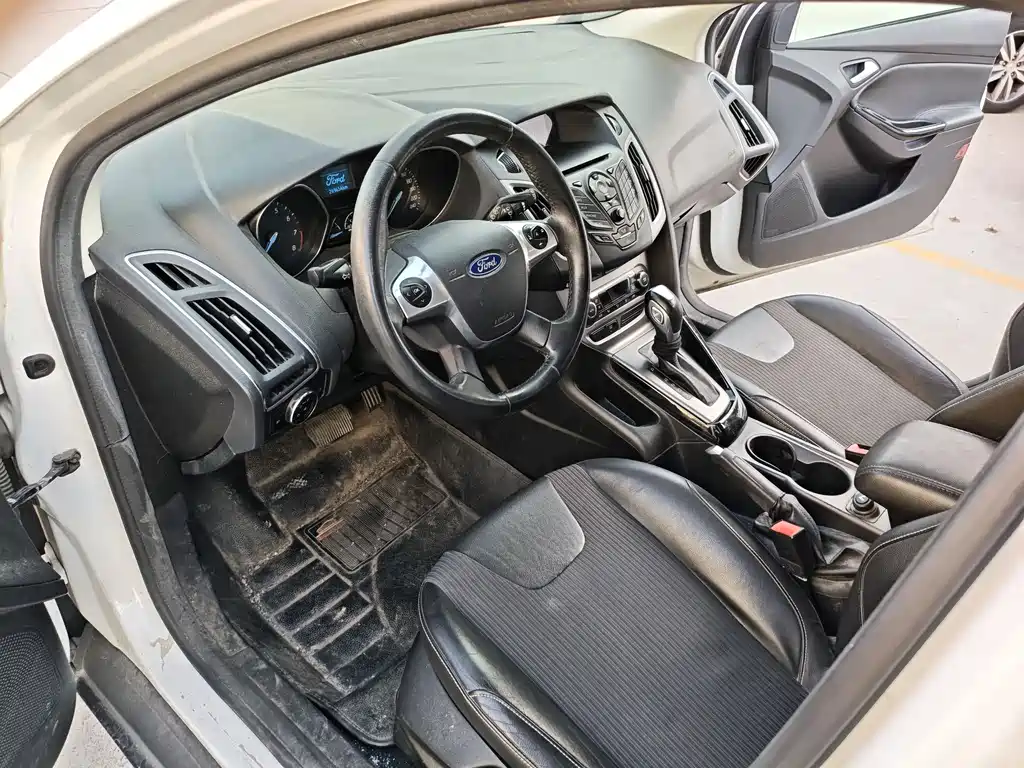 Ford Focus 2012 1.6L AT
