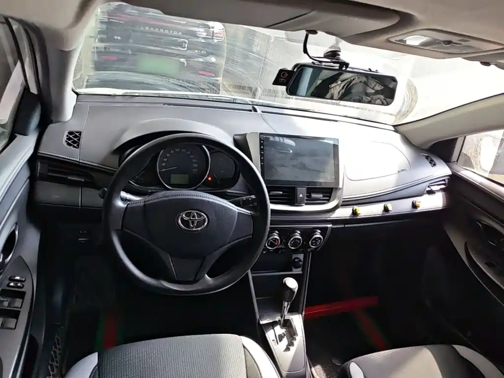 Toyota Yaris L — миниатюра 10