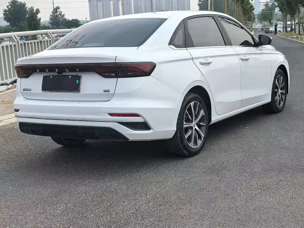 Geely Emgrand — миниатюра 9