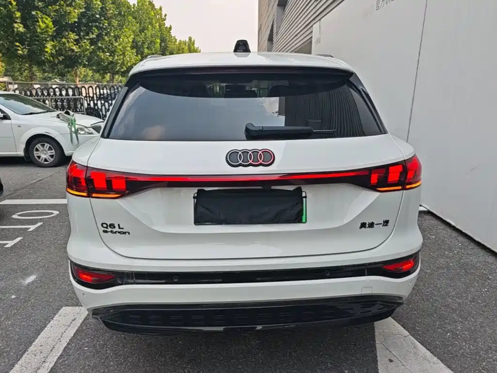 Audi Q6L e-tron — миниатюра 6