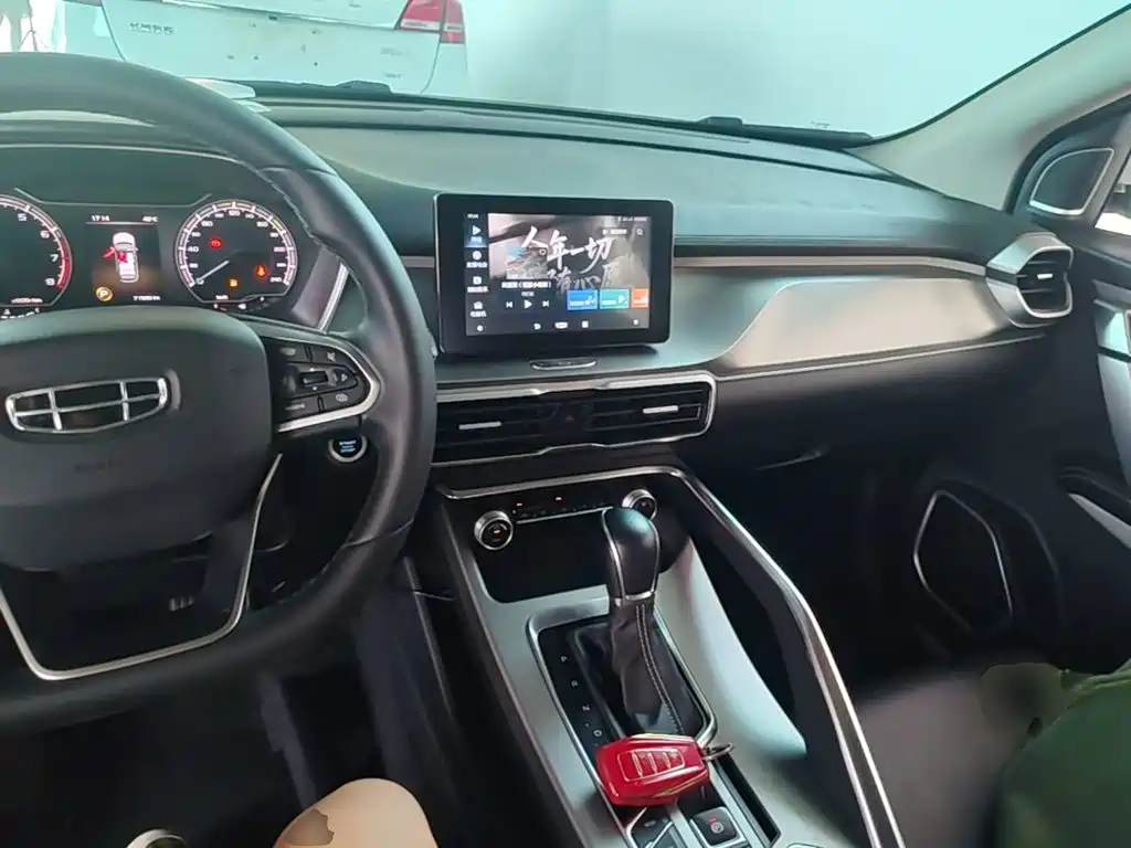 Geely Binyue — миниатюра 10