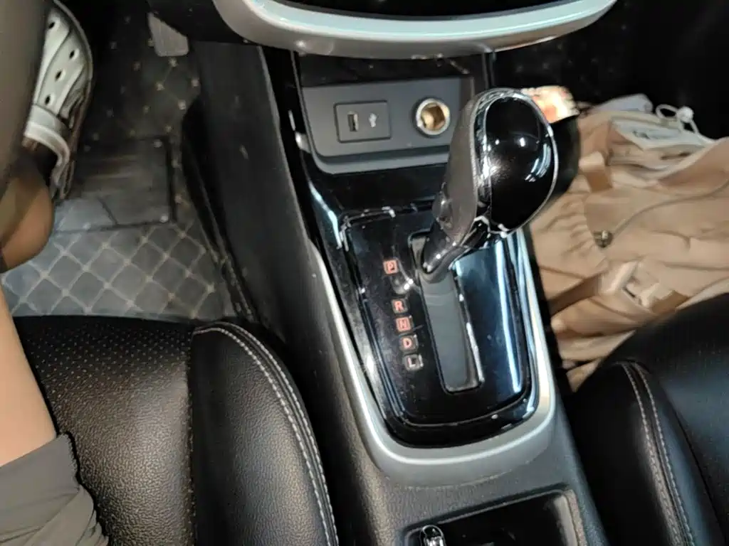 Nissan Tiida — миниатюра 14