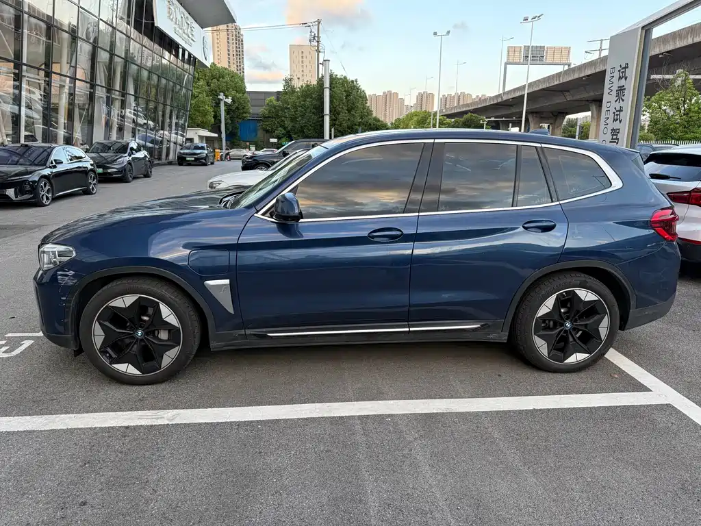 BMW iX3 — миниатюра 2