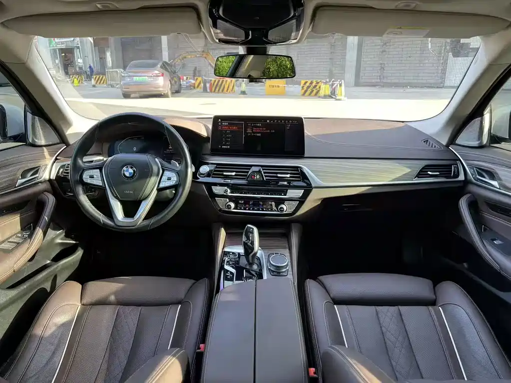 BMW 5 Series — миниатюра 5
