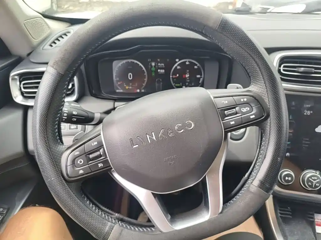Lynk & Co 01 EM-P — миниатюра 11