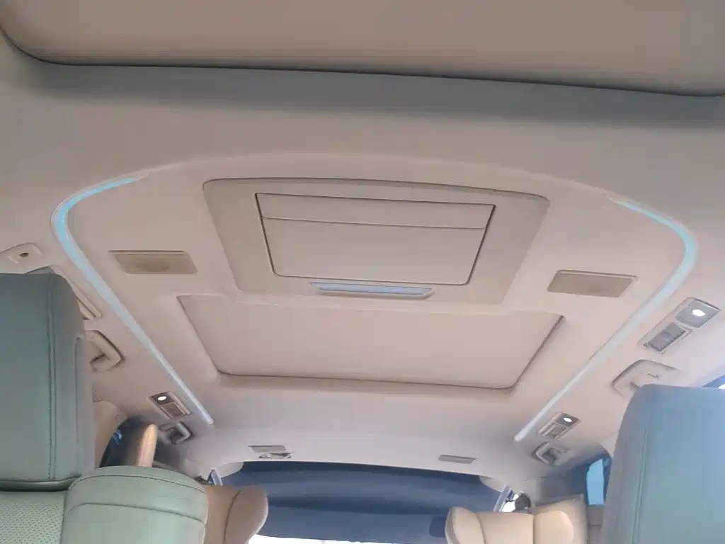 Toyota Alphard — миниатюра 13