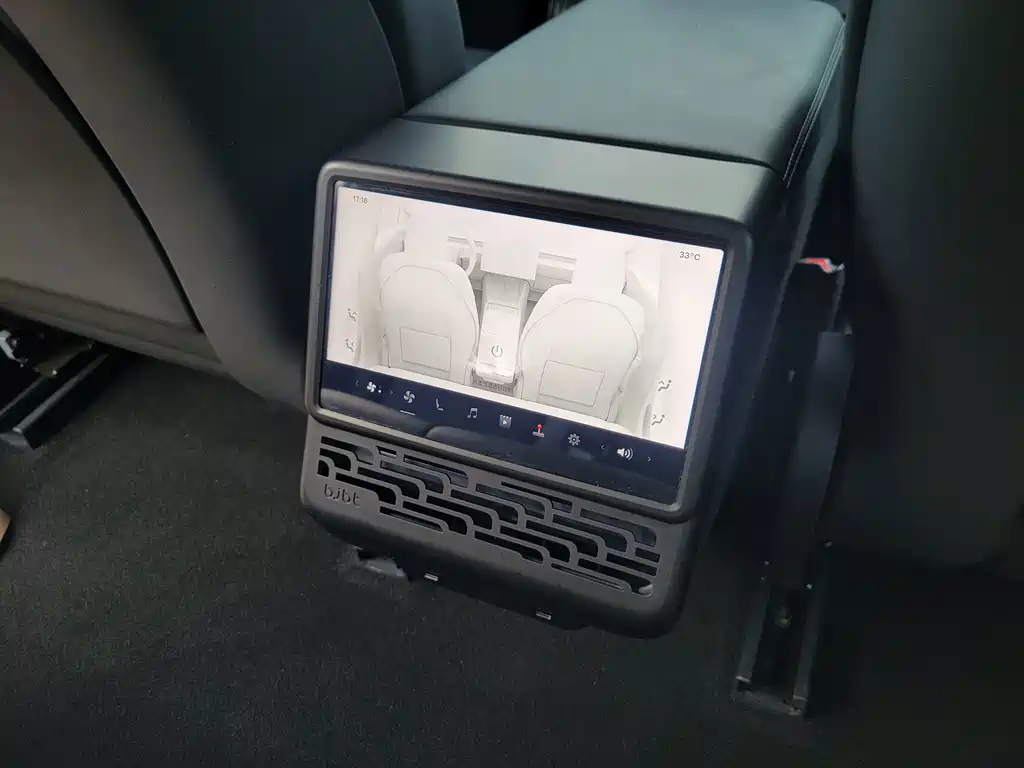 Tesla Model 3 — миниатюра 24
