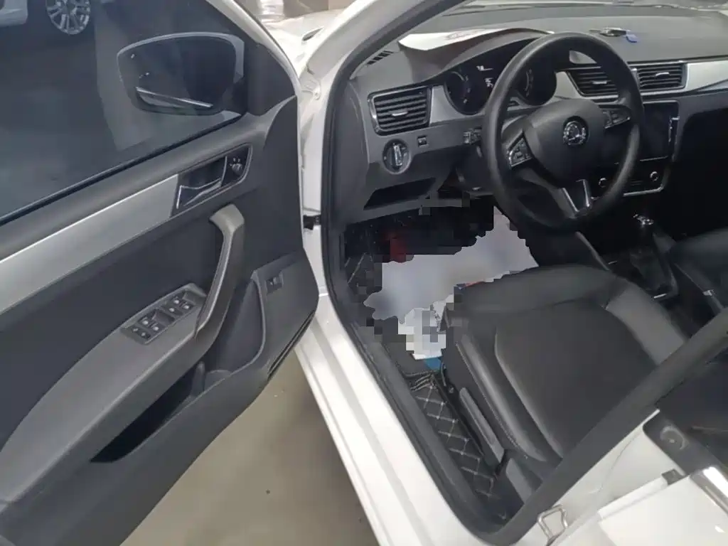 Skoda Rapid — миниатюра 16