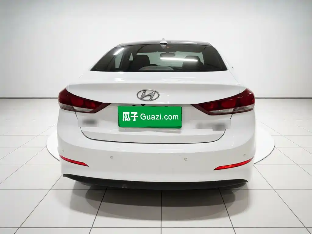 Hyundai Elantra — миниатюра 3