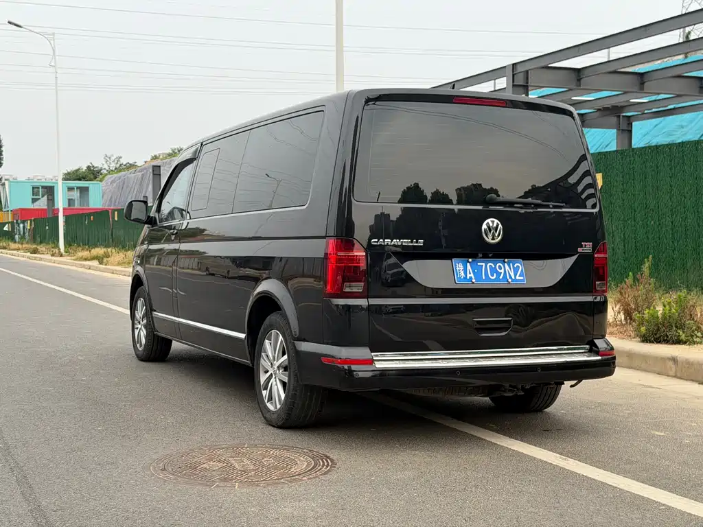 Volkswagen Caravelle 2016 2.0TSI Comfort 9 мест
