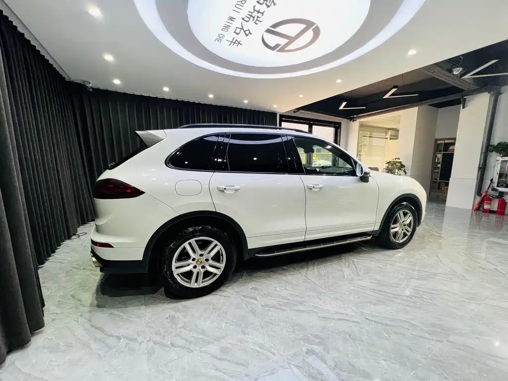 Porsche Cayenne — миниатюра 3