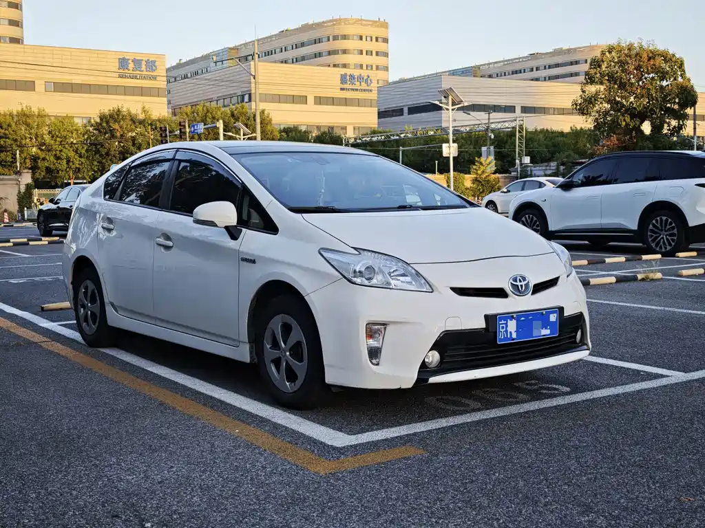 Toyota Prius — миниатюра 3
