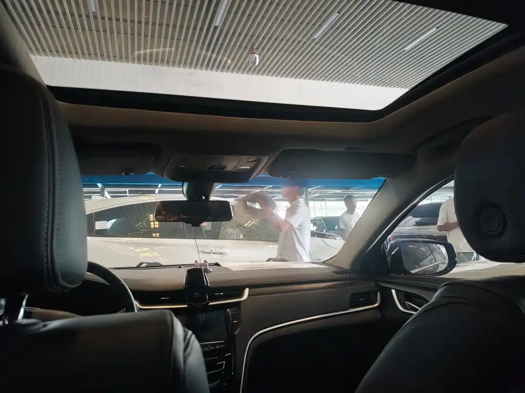 Cadillac XTS — миниатюра 8