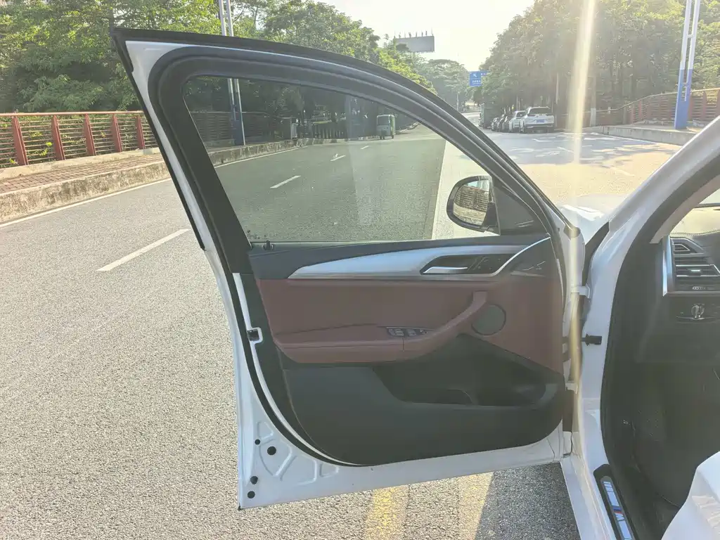 BMW iX3 — миниатюра 4