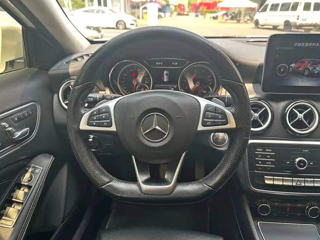 Mercedes-Benz GLA — миниатюра 12