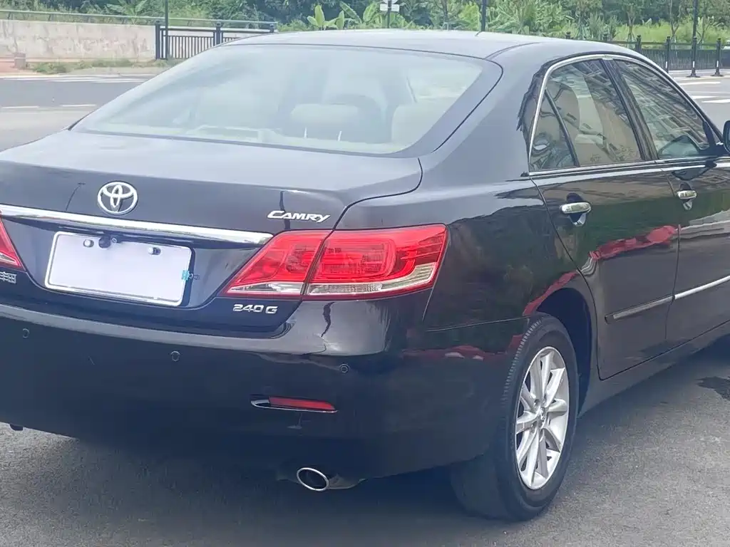 Toyota Camry — миниатюра 6