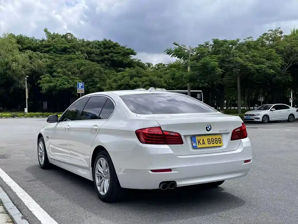 BMW 5 Series — миниатюра 9