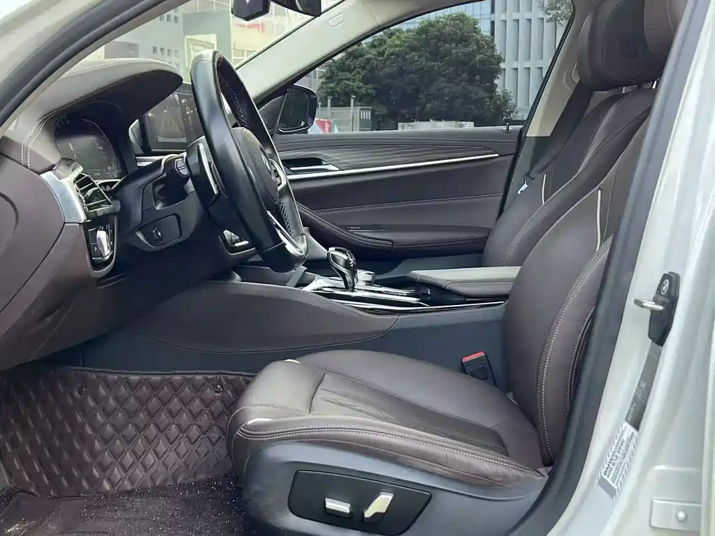 BMW 5 Series — миниатюра 6