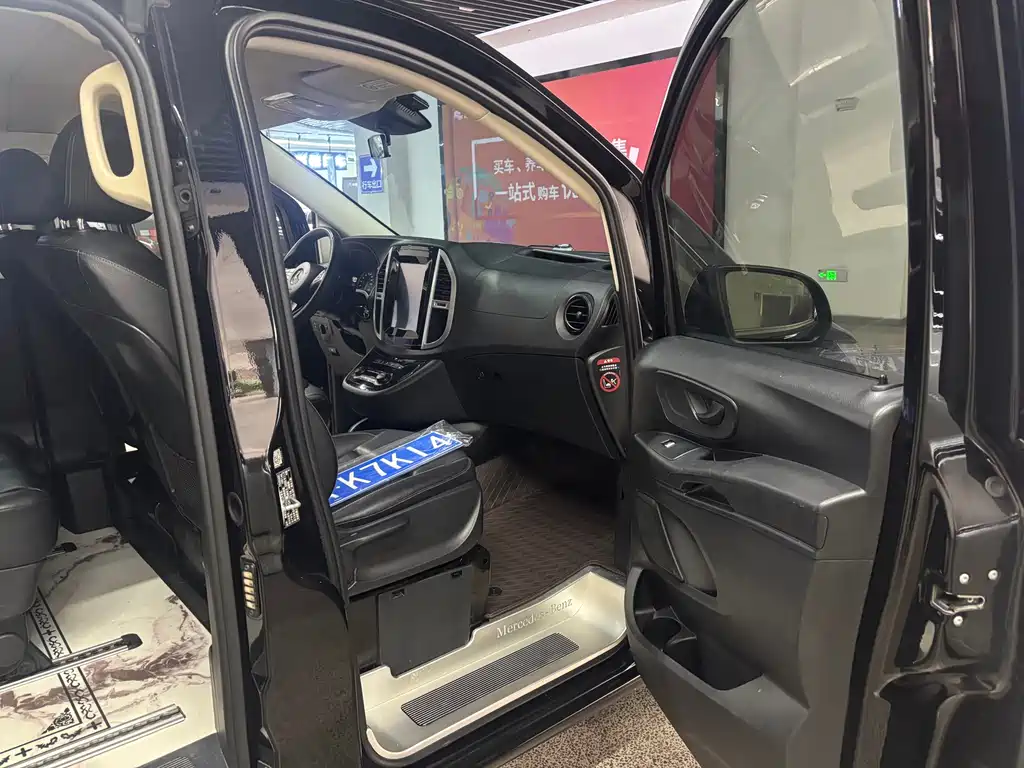 Mercedes-Benz Vito 2021 2.0T Elite 9 мест