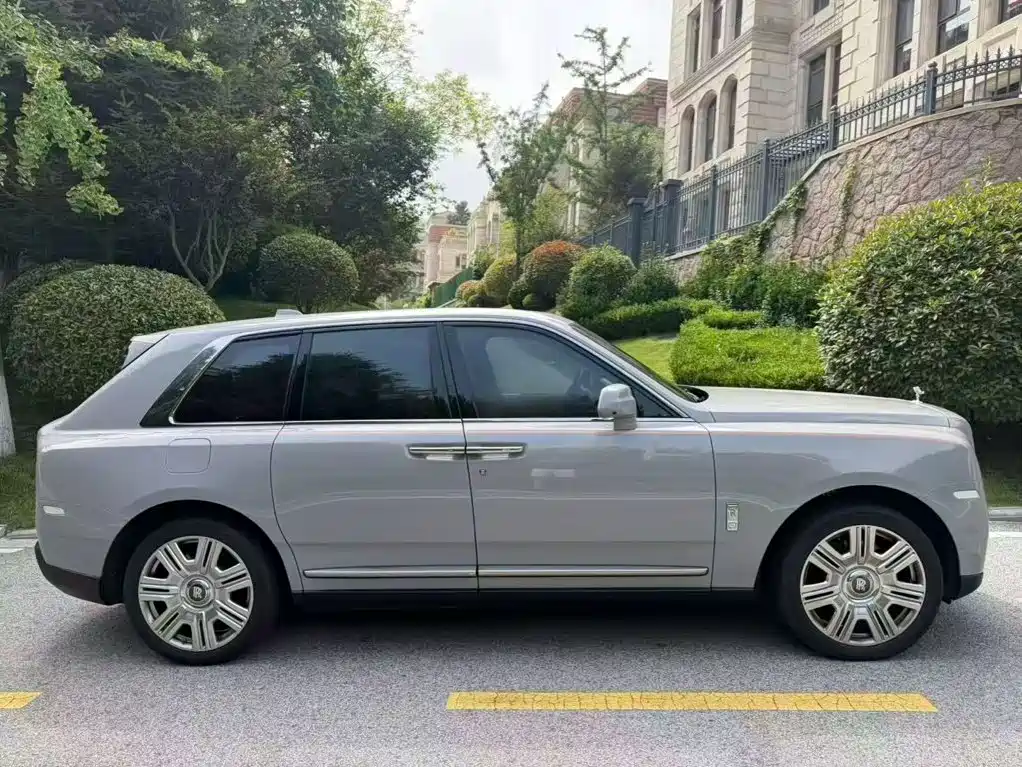 Rolls-Royce Cullinan — миниатюра 3
