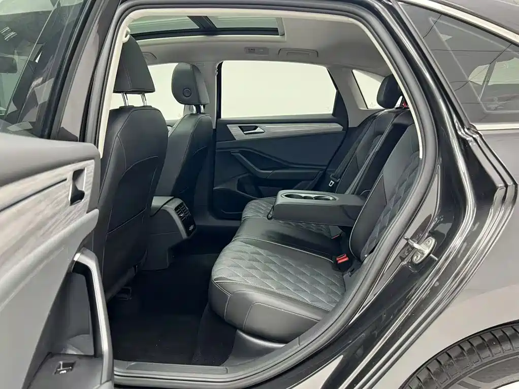 Volkswagen Sagitar — миниатюра 20