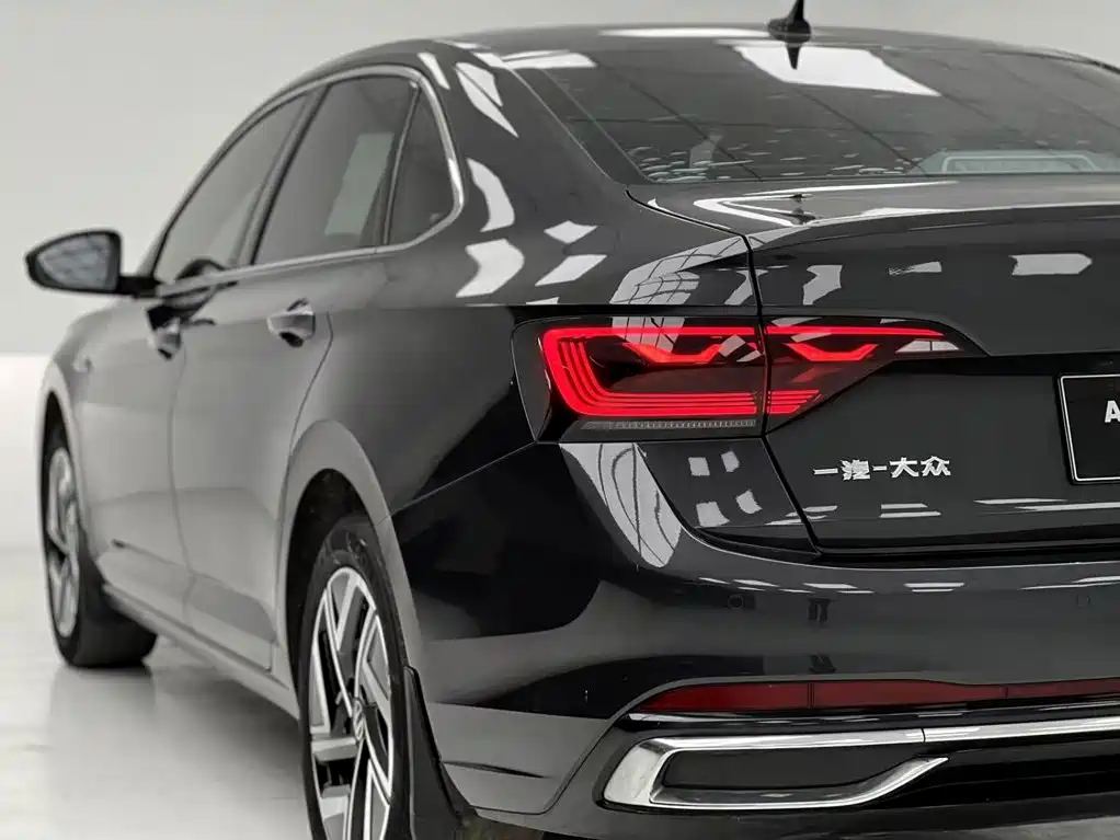Volkswagen Sagitar — миниатюра 9