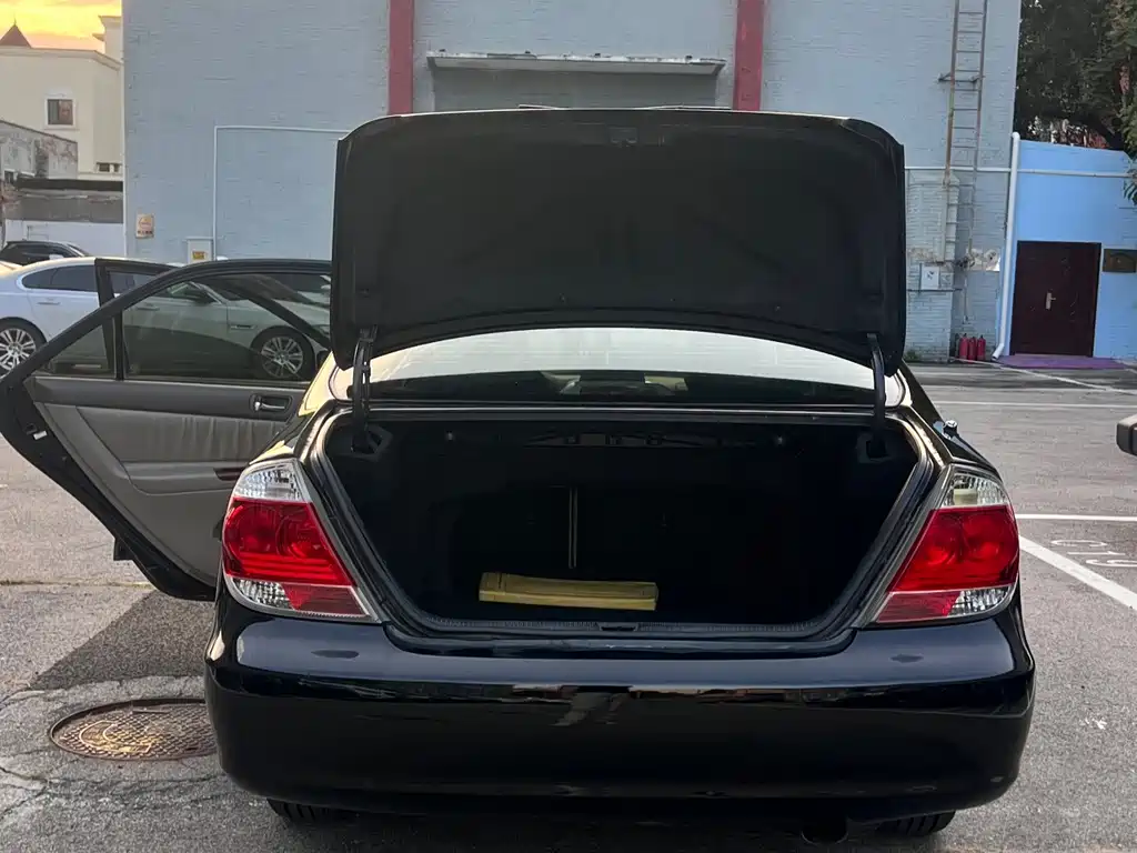 Toyota Camry — миниатюра 10