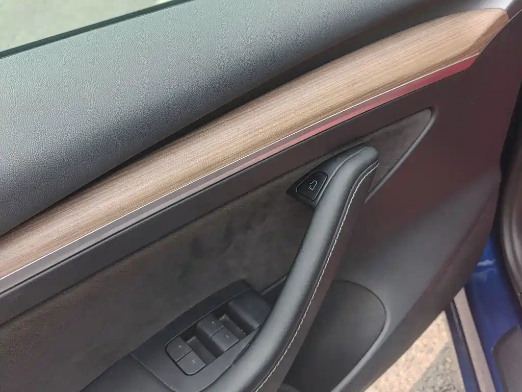 Tesla Model 3 — миниатюра 8