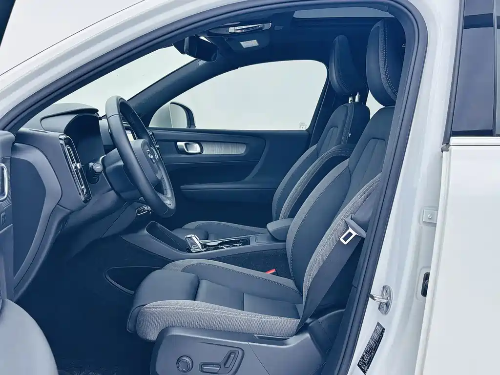 Volvo XC40 — миниатюра 8