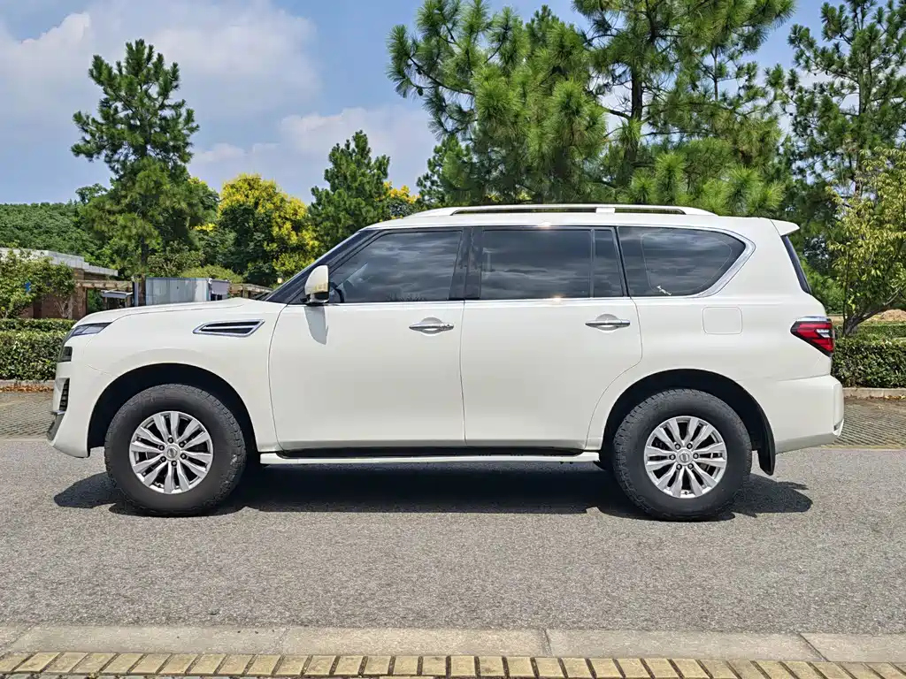 Nissan Patrol — миниатюра 4