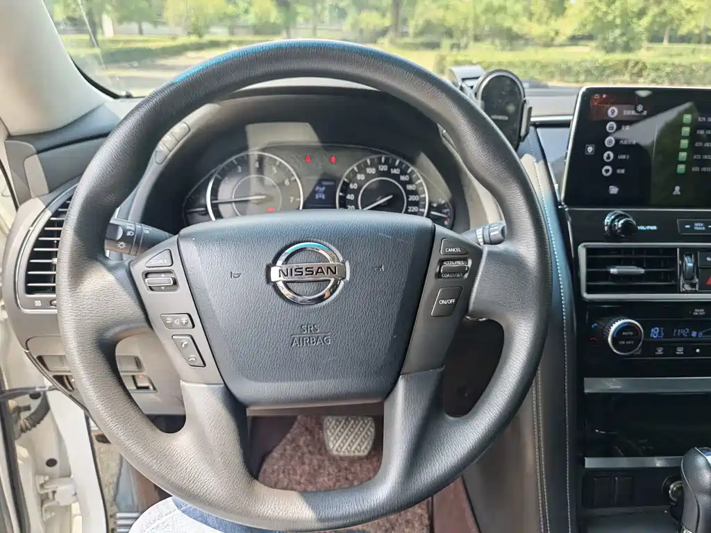 Nissan Patrol — миниатюра 7