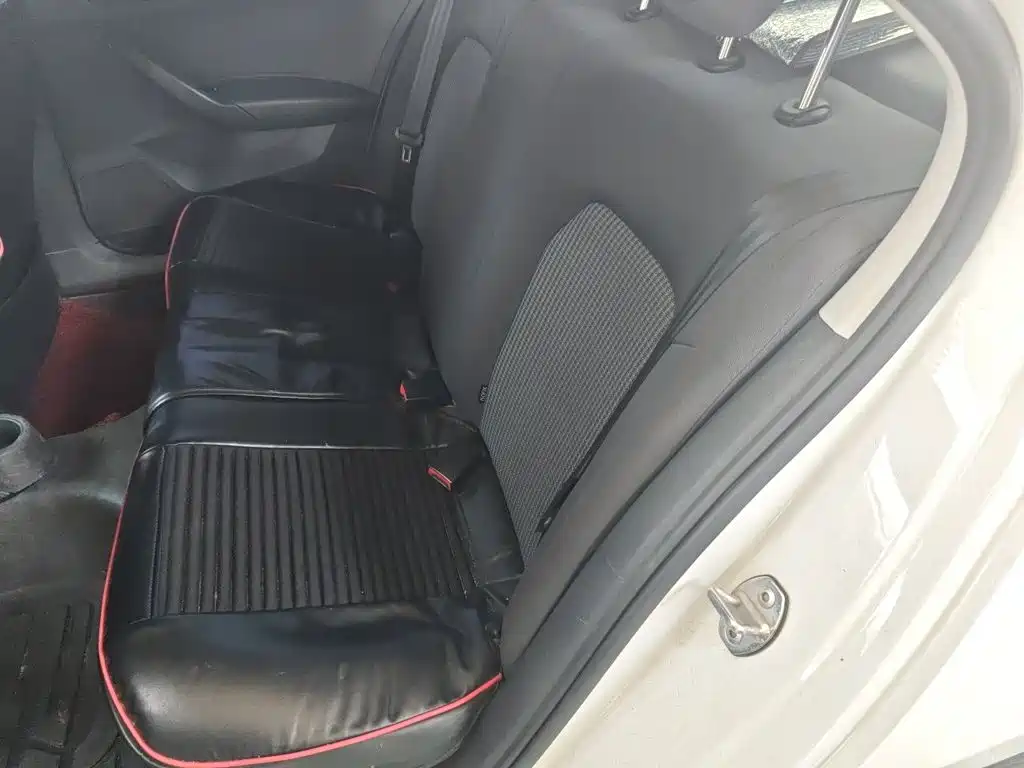 Volkswagen Santana — миниатюра 14