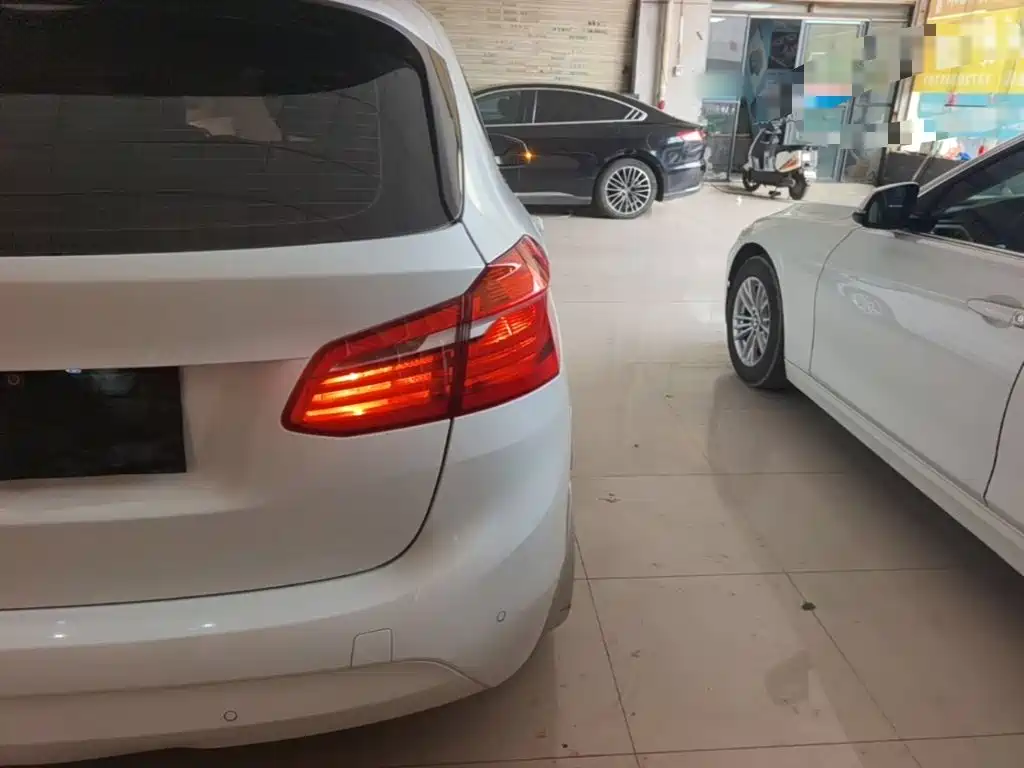 BMW 2 Series Active Tourer — миниатюра 8
