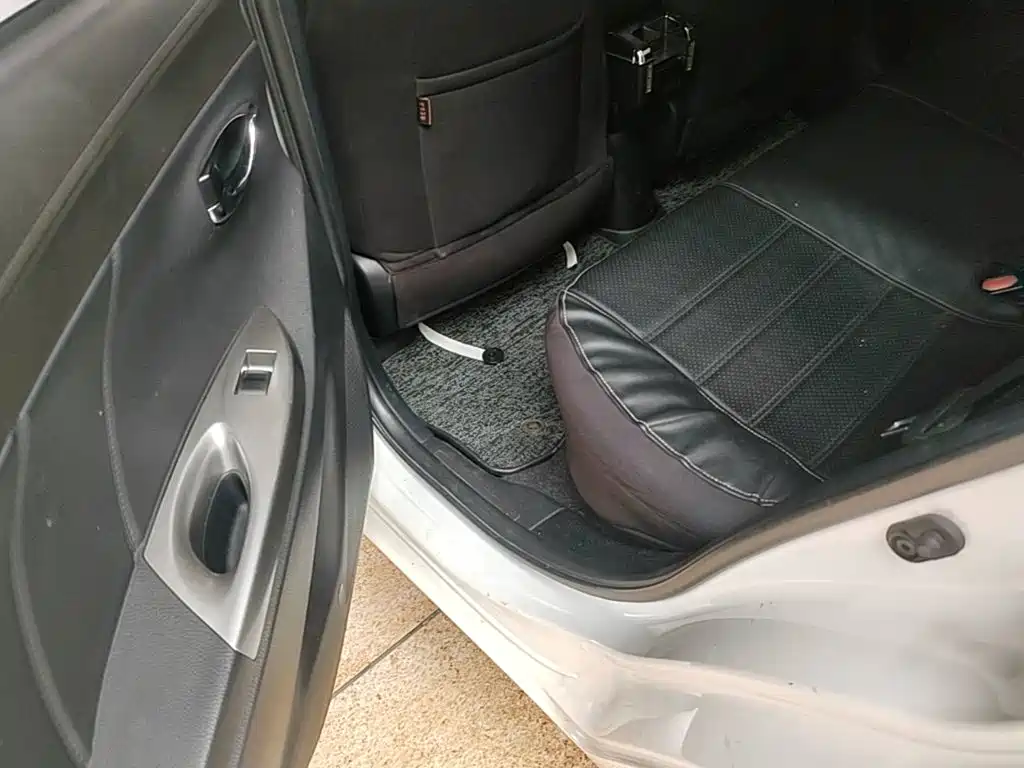 Toyota Yaris L — миниатюра 17