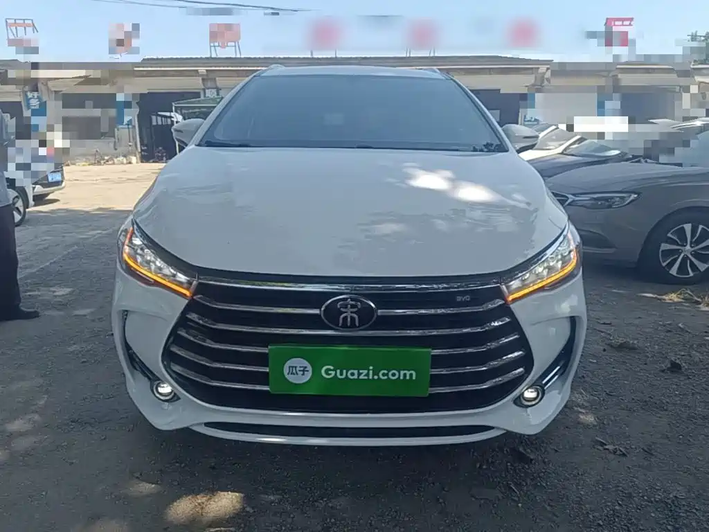 BYD MAX — миниатюра 3