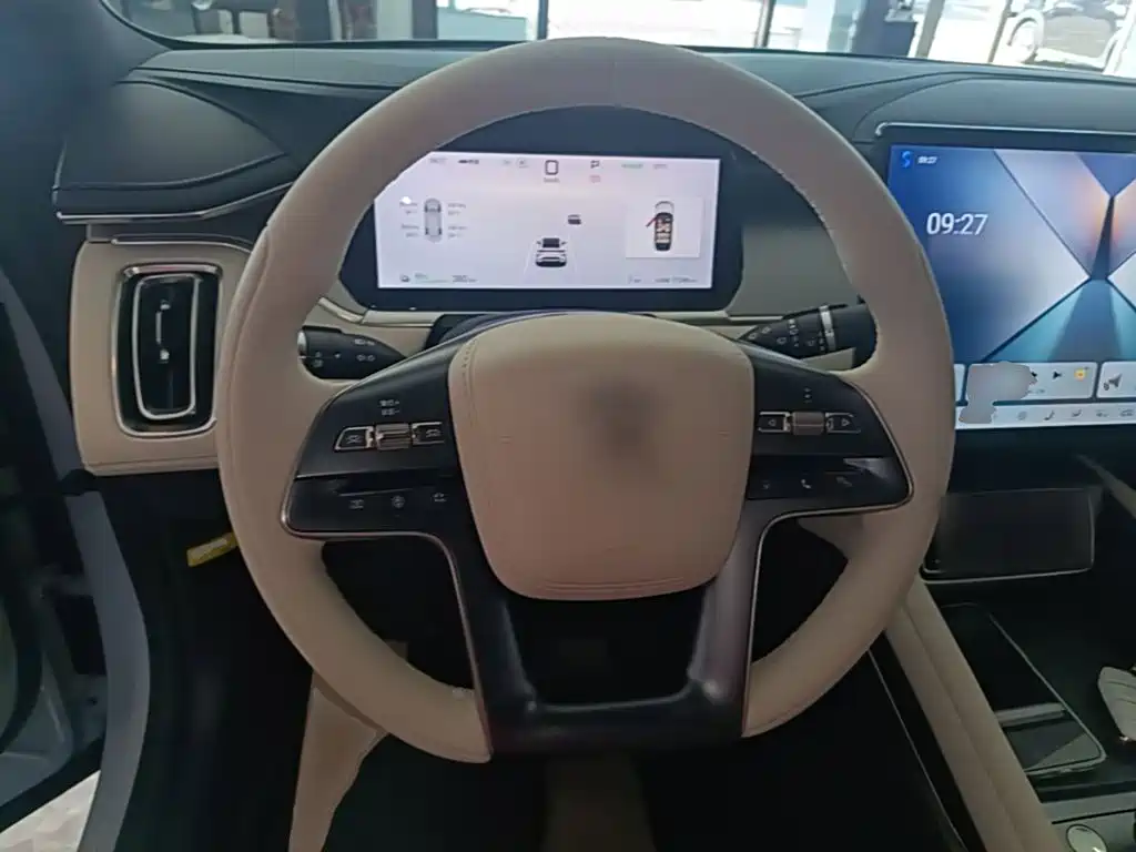 BYD L EV — миниатюра 11