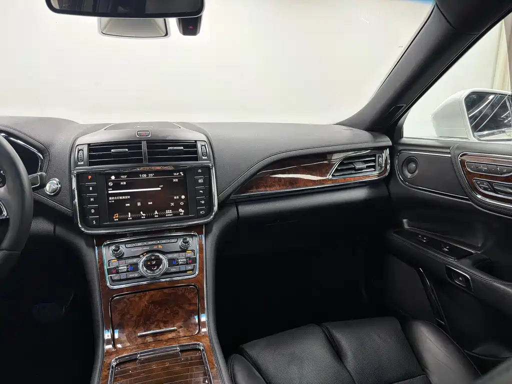 Lincoln Continental — миниатюра 16