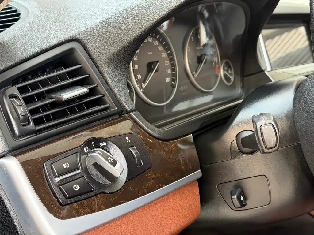 BMW 5 Series — миниатюра 15