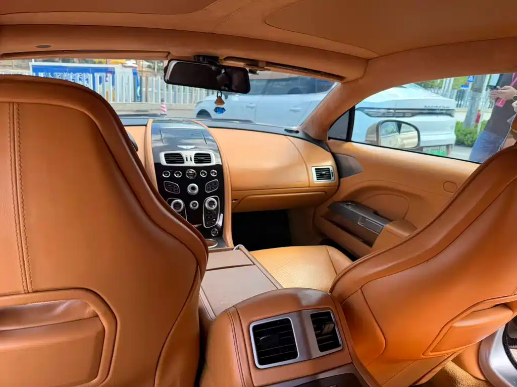 Aston Martin Rapide — миниатюра 2