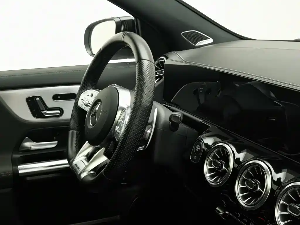 Mercedes-Benz GLA AMG — миниатюра 22