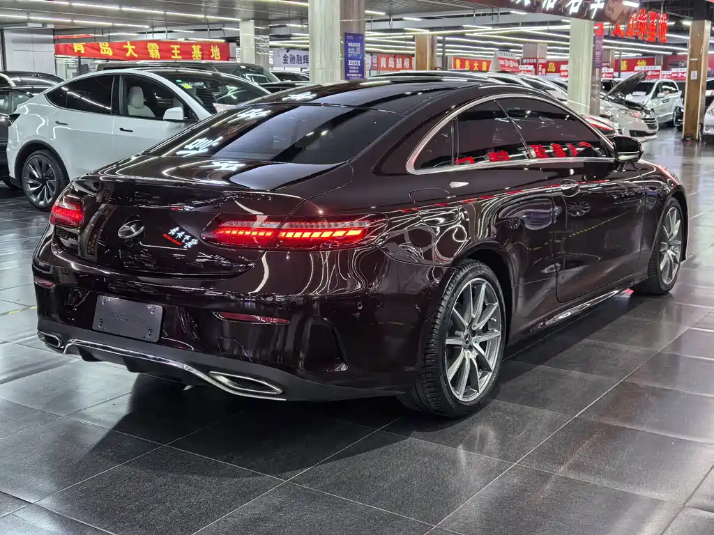 Mercedes-Benz E-Class (Import) — миниатюра 4