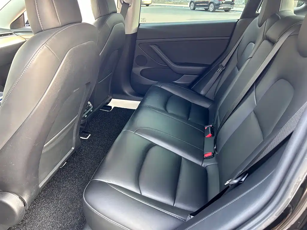 Tesla Model 3 — миниатюра 9